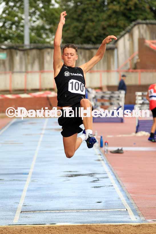 Long jump, 2023 Gateshead Tartan Games.  Photo: David T. Hewitson/Sports for All Pics